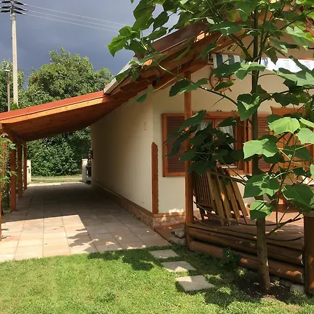 - Zsory Sakura Apartment Mezokovesd
